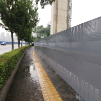 北京高铁声屏障厂家-小区高架桥隔音屏 百叶微孔隔音屏障厂家-公路护栏网声屏障施工要求