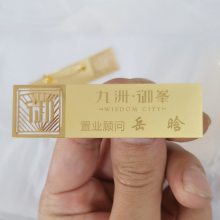 Szycsign扬城标识酒店物业胸牌24K玫瑰金不锈钢激光镂空雕刻腐蚀丝印工牌定制