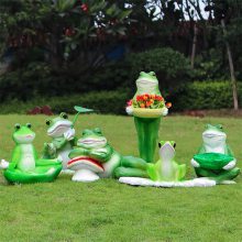 玻璃钢青蛙卡通雕塑 公园荷塘景观雕塑摆设 动物公仔雕塑
