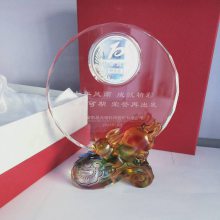 昆明退休员工奖牌纪念品，水晶琉璃十二生肖纪念牌摆件，公司上市纪念牌定制，纯银纪念章银币摆件，广州水晶