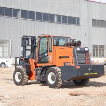 楚雄四驱越野叉车3吨全地形液压升降装卸车柴油多功能搬运车