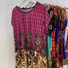 广州哪里进货中老年夏季夜市摆地摊女装短袖上衣 裤子 几块钱的服装尾货,