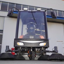 使用荣事达工业驾驶式扫地机可以解决什么