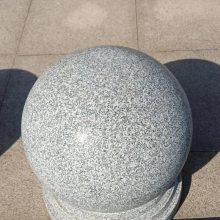 花岗岩路障石球 芝麻灰挡车石球大理石阻车圆球 广场学校拦路石墩