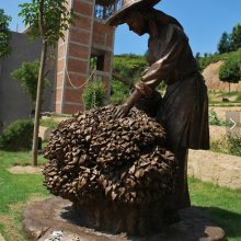 采茶女人物雕塑 茶园情景玻璃钢采茶姑娘塑像制茶人物过程模型