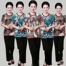 妈妈女装夏装套装洋气中老年女短袖T恤郑州哪里有便宜时尚妈妈装批发几元妈妈装T恤低价批发
