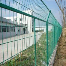 圈地钢丝防护网 包塑铁丝护栏网 开发区围栏网