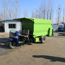 移动作业喂牛车 奶牛喂草投料车 三轮柴油款撒料车