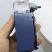 TelemecaniqueZCK-J404 λ