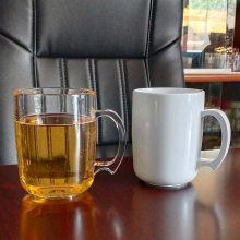 16oz马克塑料杯东莞厂家批发手柄塑料啤酒杯AS实色塑胶杯可印刷图案