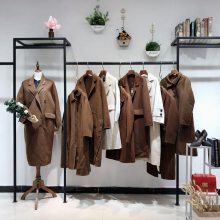 廣州白馬服裝批發(fā)市場(chǎng)深圳朗文斯丁輕薄羽絨服中長(zhǎng)款大碼寬松長(zhǎng)款外套服裝女***品牌折扣女裝挑款