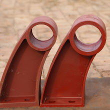 公路桥梁铸铁护栏支架 防撞护栏扶手支撑架牛角架 盈年定制