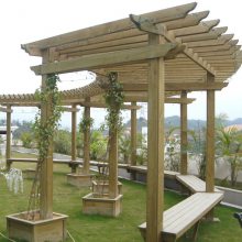 青岛防腐木供应商提供防腐木楼梯栅栏 低价花架安装送货