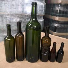 徐州誉华玻璃瓶厂家开发定做750ml赤霞珠干红葡萄酒瓶配盖子