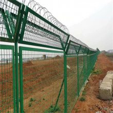 新疆护栏网厂家/五家渠运动场护栏网/护栏批发