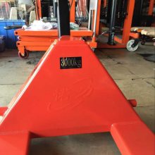 廣東購(gòu)買(mǎi)載荷3噸的卸貨手動(dòng)液壓叉車(chē)?guó)櫫?貨叉長(zhǎng)度1220 CBY3.0江門(mén)蓬江區(qū)***區(qū)禮樂(lè)等地可送貨