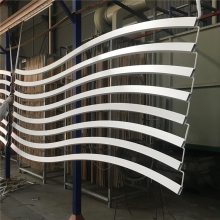 酒店大堂定制弧形铝方通 白色弧形铝格栅厂家