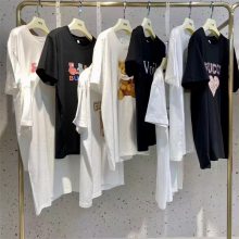 新人开服装店怎么拿货 品牌尾货T恤品牌女装折扣货源拿货低至0.3折