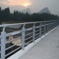 桥梁护栏 灯光景观栏杆 防撞围栏生产厂家 绿园