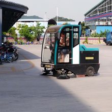 充电驾驶式扫地车 学校道路清扫车 嘉兴大学校园用扫地机凯叻KL2100喷水吸尘扫地机