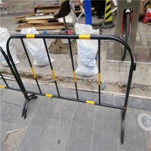 鐵馬護(hù)欄 市政隔離欄 建筑交通設(shè)施圍擋隔離墩