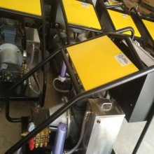 ��ѹ��ˮ��ϴ�� ʯ�ͻ�����ҵ���޵ĳ��������ϴ�豸 ����������ܵ���ͨ��