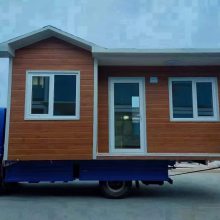 唐山金信彩钢金属雕花房批量生产中