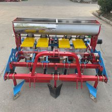 四轮车带玉米铺膜播种机 玉米大豆花生高粱施肥膜上点播机