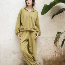 ���д���Ůװ�������� ʵ���ֱ��Ůװ�û�������Ӧ�� ����Ůװβ���ۿ۵�����