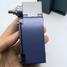 TelemecaniqueZCK-J404 λ