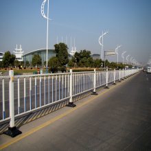佛山路边防撞护栏 车道防撞栏杆 机动车道分隔栏价格
