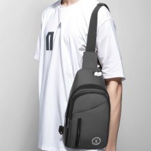 新款男士胸包潮搭時(shí)尚單肩包簡(jiǎn)約大氣斜跨包大容量戶(hù)外運(yùn)動(dòng)休閑包