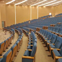 百色隆林学生课桌椅实木剧院椅适用各种场合