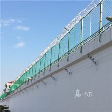 广西贺州围墙刀刺钢网墙 加高围墙铁丝网