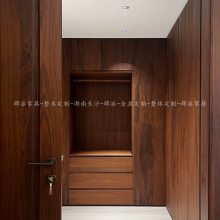 岳阳君山区全屋定制工厂电话,实木房门,橱柜门定制设计安装