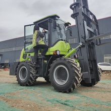 越野叉车四驱柴油叉货车四轮3吨4吨5吨多功能起重车3t叉车