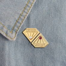 钻石模型徽章金银合金纯色胸章深圳多边形别针生产