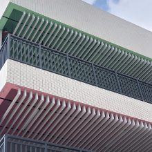 青岛学校走廊定制白色铝方通吊顶 U型铝格栅装饰厂家