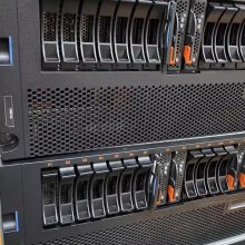 IBM FC5802 12x ͨ I/Oչ10x PCIe  18x SFF м