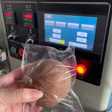 勇川定制充氮气卧式打包机蛋黄派包装设备面包保糕点食品枕式包装机