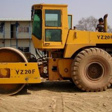 上海车亭公路振动压路机租赁 出租14吨-18吨徐工压路机邬桥道路翻新路基夯实