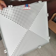 㶫峧