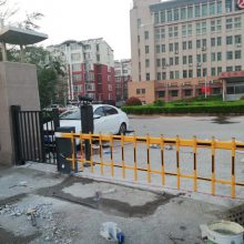 鹿晟车牌识别摄像机 智能通道闸 挡车器 人行通道广告门厂家