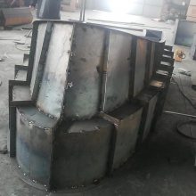 高速公路收费站安全岛模具中央浇筑式防撞墙钢模板京伟企业