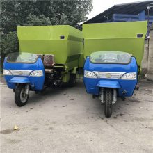 畜牧养殖业青贮喂料车 三轮车饲料抛洒机 牛羊自动投料机厂家
