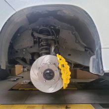 雷克萨斯LX570刹车性能改装升级AP8520六活塞刹车