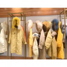 簡(jiǎn)約風(fēng)情女裝品牌折扣大衣虧本直播休閑河南鶴壁低價(jià)庫存尾貨牛仔褲尾貨