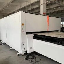 许昌智工为了满足工艺和生产需要，又斥资百万上的大型激光切割台