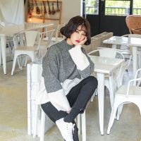 婉甸品牌折扣店的貨源折扣女裝 織里尾貨批發(fā)淺藍(lán)色牛仔褲