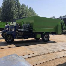 羊场可定做草料运料机 大规模养殖撒料车 新型三轮车带动投料车